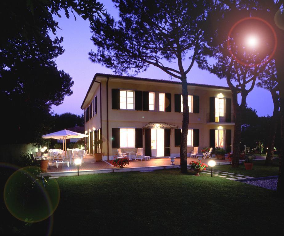 Hotel Villa Fiorisella Marina di Massa Εξωτερικό φωτογραφία